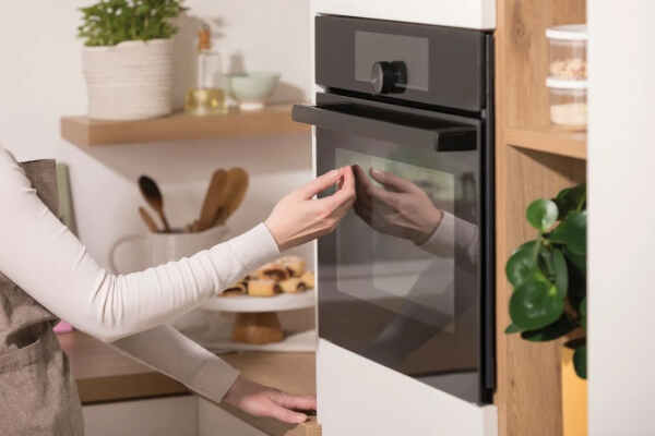 Kompaktowy piekarnik z mikrofalą Gorenje BCM4058B